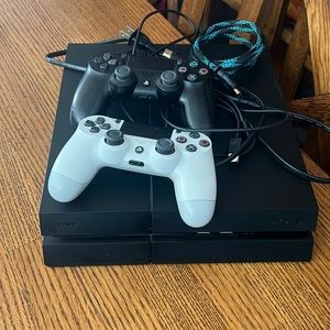 Used Sony PlayStation 4 (500 GB)